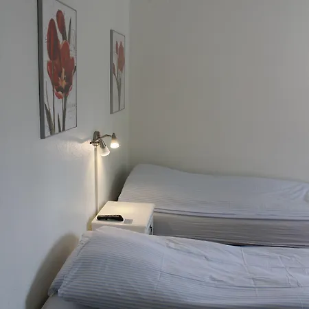 Amalie & Oda ve Kahvaltı 4*